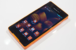 ꡼ No.050Υͥ / NTTɥ⡤GALAXY S III סAQUOS PHONE ZETAפʤ2012ǯߥǥ륹ޡȥե10ʤȯɽ٤Ƥ100MbpsΡXiפб