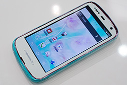 ꡼ No.052Υͥ / NTTɥ⡤GALAXY S III סAQUOS PHONE ZETAפʤ2012ǯߥǥ륹ޡȥե10ʤȯɽ٤Ƥ100MbpsΡXiפб