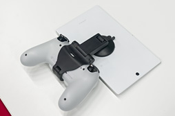 画像集#012のサムネイル/DUALSHOCK 4にXperiaを取り付けられる「PS4リモートプレイ」用純正マウンター，ようやく1月24日発売