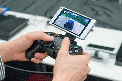 Dualshock 4にxperiaを取り付けられる Ps4リモートプレイ 用純正マウンター ようやく1月24日発売