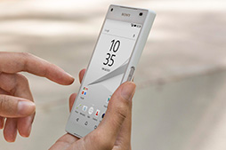 画像ギャラリー No.005のサムネイル画像 / 最上位モデル「Premium」は世界初の4K液晶スマホに。ソニーモバイル,「Xperia Z5」シリーズ3製品を発表