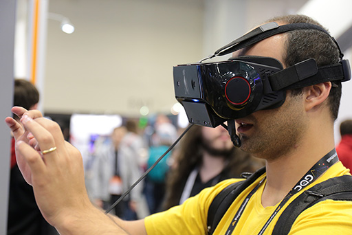 ���������꡼ No.003�Υ���ͥ������ / ��GDC 2017�ϥϥ�ɥȥ�å����դ�VR��̵���˳ڤ�����Qualcomm�֡����ǡ�Snapdragon 835�ס�Leap Motion���VR HMD���θ�