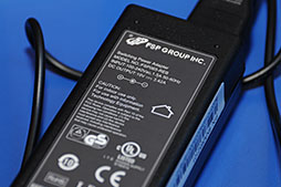 画像ギャラリー No.011のサムネイル画像 / Intel,10cm平方でモバイルCore i3搭載の超小型マザーボードを公開。純正ベアボーンとして10月に発売予定