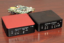 画像ギャラリー No.012のサムネイル画像 / Intel,10cm平方でモバイルCore i3搭載の超小型マザーボードを公開。純正ベアボーンとして10月に発売予定