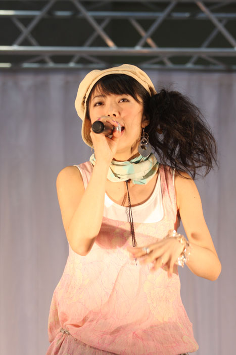 画像ギャラリー No.025のサムネイル画像 / 5pb.所属アーティストによる恒例のライブもあった“萌えの祭典”「DreamParty東京2011春」のレポートを掲載