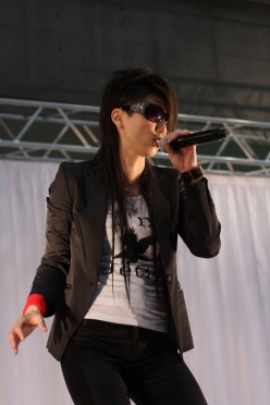 画像ギャラリー No.027のサムネイル画像 / 5pb.所属アーティストによる恒例のライブもあった“萌えの祭典”「DreamParty東京2011春」のレポートを掲載