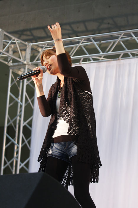 画像ギャラリー No.033のサムネイル画像 / 5pb.所属アーティストによる恒例のライブもあった“萌えの祭典”「DreamParty東京2011春」のレポートを掲載