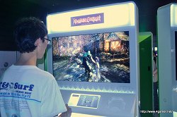 画像ギャラリー No.004のサムネイル画像 / 「STEINS;GATE 比翼恋理のだーりん」トークショーに志倉千代丸氏と山本彩乃さんが出演。いとうかなこさんやアフィリア・サーガ・イーストによるライブも行われたイベントをレポート