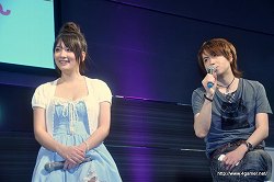 画像ギャラリー No.013のサムネイル画像 / 「STEINS;GATE 比翼恋理のだーりん」トークショーに志倉千代丸氏と山本彩乃さんが出演。いとうかなこさんやアフィリア・サーガ・イーストによるライブも行われたイベントをレポート