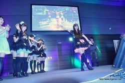 画像ギャラリー No.021のサムネイル画像 / 「STEINS;GATE 比翼恋理のだーりん」トークショーに志倉千代丸氏と山本彩乃さんが出演。いとうかなこさんやアフィリア・サーガ・イーストによるライブも行われたイベントをレポート