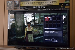 画像ギャラリー No.018のサムネイル画像 / 「Dragon's Dogma」では,油瓶を投げつけ炎の弓でサイクロプスを炎上させることも可能。RPG要素もたっぷり紹介された,メディア向けプレゼンをレポート