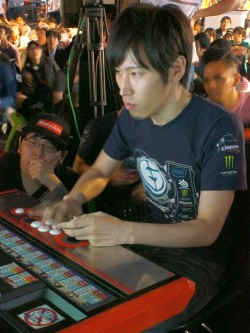 ꡼ No.013Υͥ / EVO2013Ϥ褤躣äEvolution 2013ľư襤󥿥ӥ塼ϥ顤ͥ⡤Justin11̾˰յߤʹ