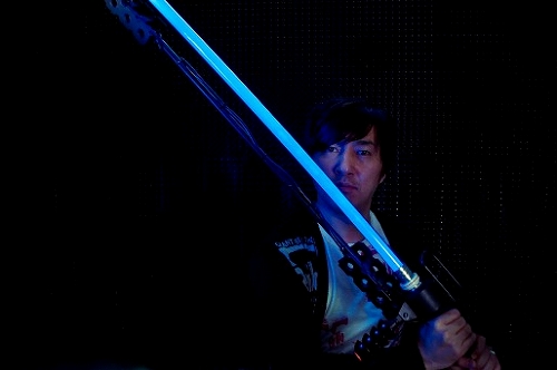 画像ギャラリー No.002のサムネイル画像 / 「NO MORE HEROES」,チャリティオークションに出品されたビームカタナの原寸大レプリカが5200ドルで落札。計307万1545円が日本赤十字社に