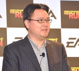 画像ギャラリー No.006のサムネイル画像 / 累計1億本売り上げの大人気シリーズ最新作「ニード・フォー・スピード ザ・ラン」の発売記念イベント開催。タレントのローラさんによるデモプレイも