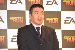 画像ギャラリー No.008のサムネイル画像 / 累計1億本売り上げの大人気シリーズ最新作「ニード・フォー・スピード ザ・ラン」の発売記念イベント開催。タレントのローラさんによるデモプレイも