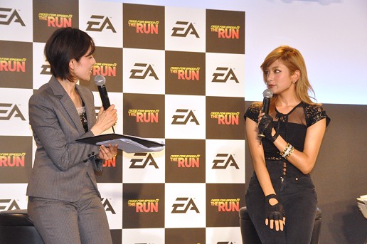 画像ギャラリー No.011のサムネイル画像 / 累計1億本売り上げの大人気シリーズ最新作「ニード・フォー・スピード ザ・ラン」の発売記念イベント開催。タレントのローラさんによるデモプレイも