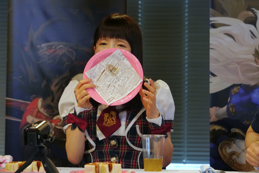 画像ギャラリー No.013のサムネイル画像 / 大食いグルメアイドルもえのあずきさんが「EOS」トップランカーと異種格闘技戦!? “もえあず”が大食いタイムアタックに挑戦したニコ生収録現場をレポート