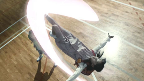 画像ギャラリー No.004のサムネイル画像 / 「KRITIKA」のテレビCMが12月4日に放送開始。2人の女子小学生が“超アクション”でド派手なバトルを繰り広げる