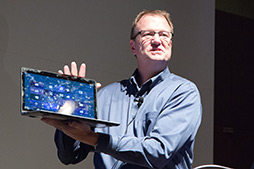 画像ギャラリー No.004のサムネイル画像 / インテル,ソフトウェア開発者向に大規模イベントを開催。次世代Ultrabookは各種センサーを備え,Windows 8での利用が前提に