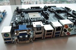 ꡼ No.010Υͥ / COMPUTEXϥǥȥåPCAPUTrinityפбSocket FM2ץޥܡɤо