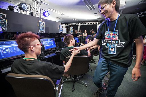 画像ギャラリー No.004のサムネイル画像 / 「Halo 4」を使った学生向けゲーミングキャンプ「RED BULL GAMING U」の模様が公開に
