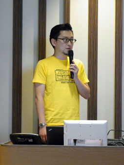 画像ギャラリー No.001のサムネイル画像 / 「Kinect スター・ウォーズ」の体験会で3D立体視のポッドレースに挑戦。R2-D2がしゃべる限定版も情報もあり