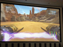 画像ギャラリー No.012のサムネイル画像 / 「Kinect スター・ウォーズ」の体験会で3D立体視のポッドレースに挑戦。R2-D2がしゃべる限定版も情報もあり