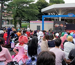 画像ギャラリー No.010のサムネイル画像 / 小清水亜美さんと杉田智和さんがコスプレで登場! 映画「ザ・キング・オブ・ファイターズ」トークショーをレポート