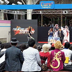 画像ギャラリー No.017のサムネイル画像 / 小清水亜美さんと杉田智和さんがコスプレで登場! 映画「ザ・キング・オブ・ファイターズ」トークショーをレポート