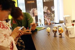 画像集#014のサムネイル/夏だ,浴衣だ,マジックだ! 女子プレイヤー達が「マジック:ザ・ギャザリング」で真剣勝負を繰り広げたガールズイベントをレポート