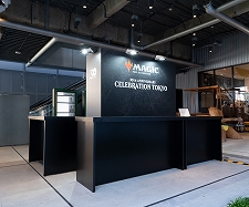 画像ギャラリー No.002のサムネイル画像 / 天野喜孝氏や原哲夫氏のカードアート展示も。「マジック:ザ・ギャザリング」30周年記念イベントが渋谷のRAYARD MIYASHITA PARKで開催中