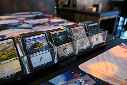 画像ギャラリー No.021のサムネイル画像 / 天野喜孝氏や原哲夫氏のカードアート展示も。「マジック:ザ・ギャザリング」30周年記念イベントが渋谷のRAYARD MIYASHITA PARKで開催中