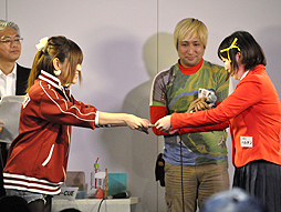 画像ギャラリー No.030のサムネイル画像 / 参加者200名組の頂点がついに決定。高レベルなパフォーマンスが続出した「アイドルマスターミュージックフェスタ」決勝戦をレポート