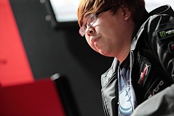 ꡼ No.023 | TGS 2013ϡBLAZBLUEפȡ֥IVפΥӥޥåƥץ󥿥ȥθͽԤ줿Mad Catz֡ݡ