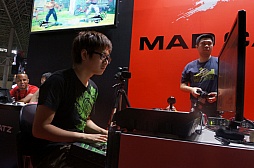 ꡼ No.036 | TGS 2013ϡBLAZBLUEפȡ֥IVפΥӥޥåƥץ󥿥ȥθͽԤ줿Mad Catz֡ݡ