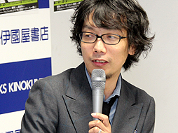 画像ギャラリー No.003のサムネイル画像 / 書籍「アート オブ グラスホッパー・マニファクチュア」の発売記念イベント開催。須田剛一氏とイシイジロウ氏が歴代タイトルのアートワークを語った会場の模様をレポート