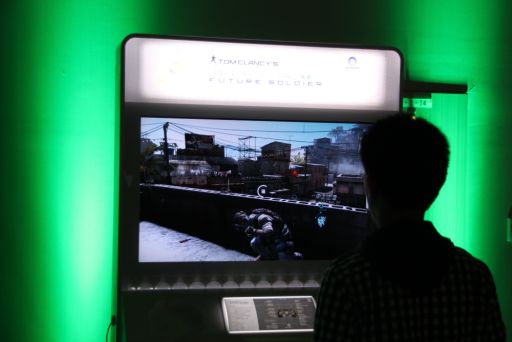 画像ギャラリー No.016のサムネイル画像 / 「LOLLIPOP CHAINSAW」ステージイベントで,ゲーム序盤の山場を開発スタッフが攻略。「Xbox 360 感謝祭」レポート