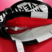 画像集#005のサムネイル/「スーパーダンガンロンパ2」,モノクマのトートバッグなどのグッズが登場