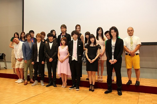 画像ギャラリー No.002のサムネイル画像 / 舞台「スーパーダンガンロンパ2 THE STAGE 〜さよなら絶望学園〜」の制作発表会が開催。キャスト陣が意気込みを語った会場の模様をレポート