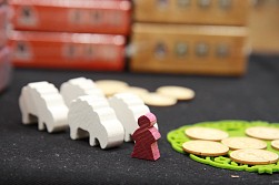 画像集#074のサムネイル/アナログゲームの祭典「ゲームマーケット2014春」。ボードゲーム界の“今”が垣間見える会場の模様を,写真と共にお届け