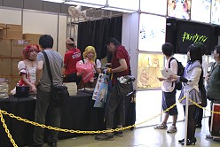 画像ギャラリー No.028のサムネイル画像 / 「コミックマーケット80」がいよいよ開幕。PSP「まどか☆マギカ」のパッケージやパチスロ版「ToHeart2」も見られた夏コミ初日の企業ブースをレポート