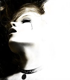 ���������꡼ No.007�Υ���ͥ������ / ���ζ��ݤ������ˤʤä���äƤ��롣��SILENT HILL��HD EDITION�פ�ȯ������3��29���˷���