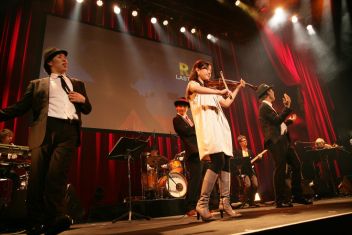 ���������꡼ No.004�Υ���ͥ������ / �֥ꥺ�����R �� miwa �ץ�ߥ��।�٥�ȡפα��������ָ���Ǹ���