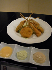 画像ギャラリー No.008のサムネイル画像 / 東京と大阪のメニューバトルが勃発!「クロヒョウ2 龍が如く 阿修羅編」×TBIグループのコラボメニューを小川プロデューサーが試食