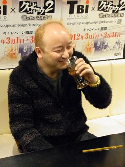 画像ギャラリー No.012のサムネイル画像 / 東京と大阪のメニューバトルが勃発!「クロヒョウ2 龍が如く 阿修羅編」×TBIグループのコラボメニューを小川プロデューサーが試食