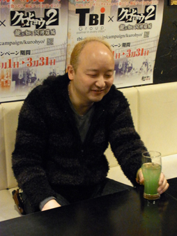 画像ギャラリー No.016のサムネイル画像 / 東京と大阪のメニューバトルが勃発!「クロヒョウ2 龍が如く 阿修羅編」×TBIグループのコラボメニューを小川プロデューサーが試食