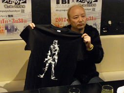 画像ギャラリー No.019のサムネイル画像 / 東京と大阪のメニューバトルが勃発!「クロヒョウ2 龍が如く 阿修羅編」×TBIグループのコラボメニューを小川プロデューサーが試食