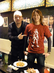 画像ギャラリー No.021のサムネイル画像 / 東京と大阪のメニューバトルが勃発!「クロヒョウ2 龍が如く 阿修羅編」×TBIグループのコラボメニューを小川プロデューサーが試食