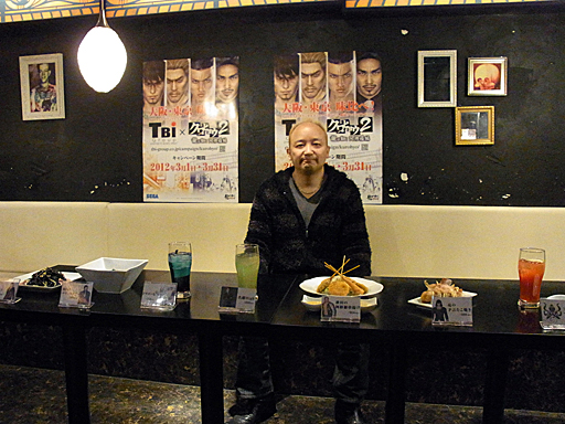 画像ギャラリー No.022のサムネイル画像 / 東京と大阪のメニューバトルが勃発!「クロヒョウ2 龍が如く 阿修羅編」×TBIグループのコラボメニューを小川プロデューサーが試食