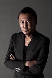 画像ギャラリー No.005のサムネイル画像 / 「龍が如く5 夢、叶えし者」全国店頭体験会が10月20日にスタート。一部店舗では「龍が如く」シリーズで総合監督を務める名越稔洋氏のサイン会も実施